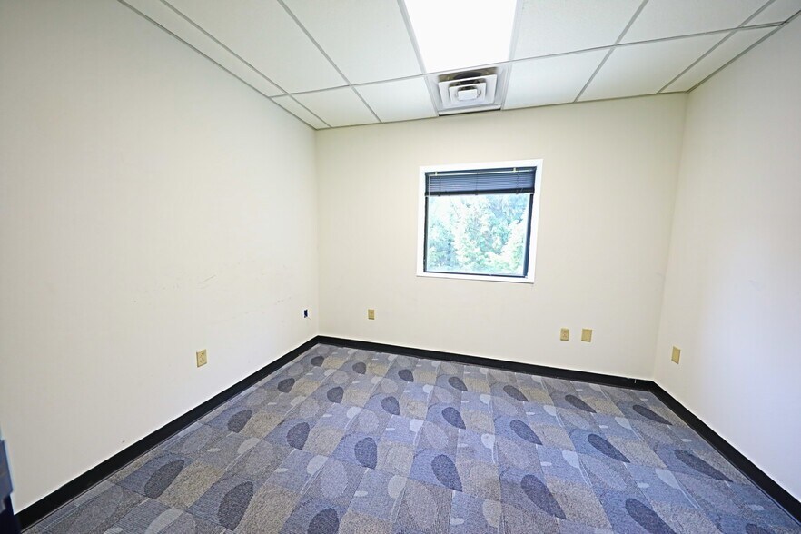 More Photos Of 999 Willow Grove St, Hackettstown Warehouse For Lease