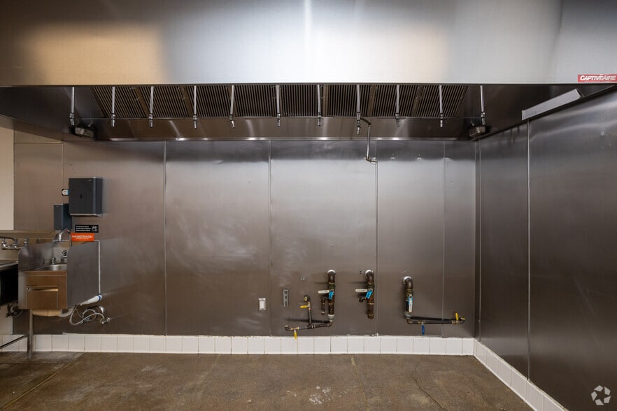 More Photos Of 615 N Western Ave, Los Angeles Storefront For Lease