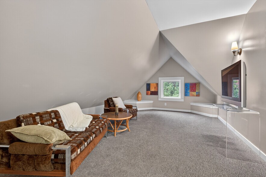 More Photos Of 1310 Ellsworth St, Bellingham Multifamily For Sale