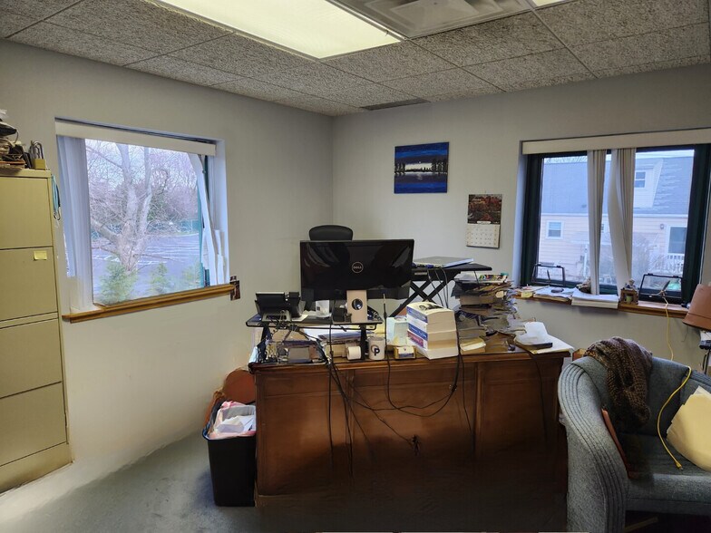 More Photos Of 399 Farmingdale Rd, West Babylon Warehouse For Lease