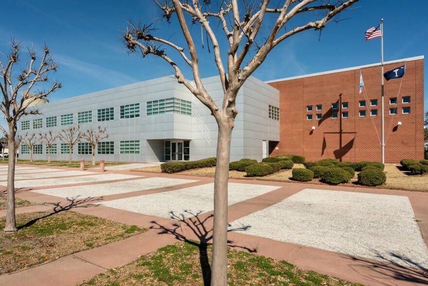 More Photos Of 1142 Morrison Dr, Charleston Lodge Meeting Hall For Lease