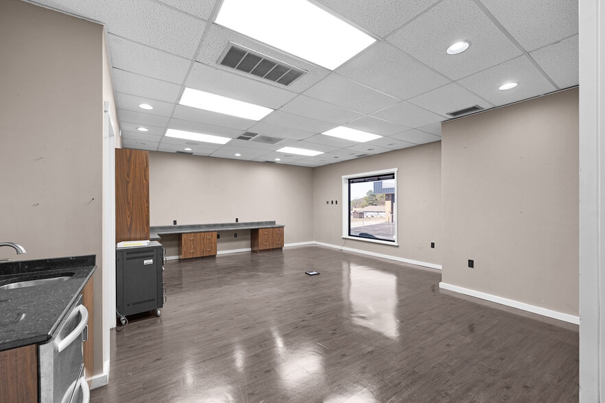 More Photos Of 57 Directors Row, Jackson Office For Sale