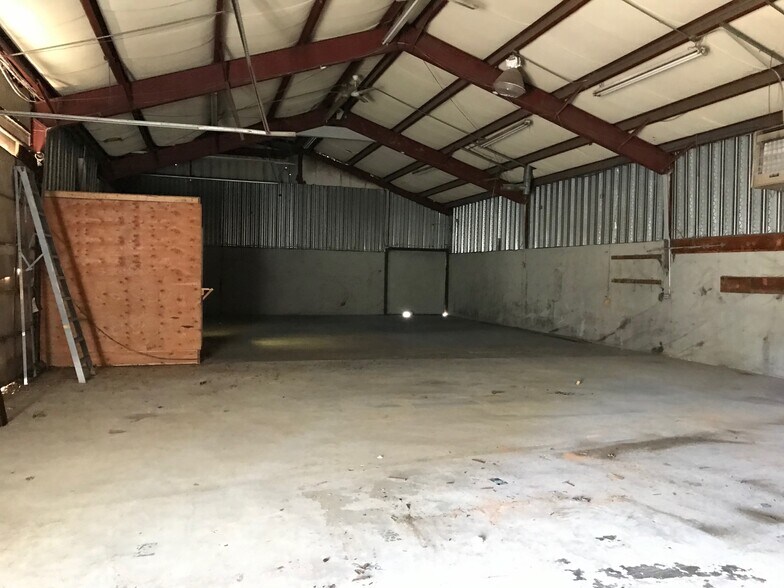 More Photos Of 8 Merritt Pl, Norwalk Warehouse For Lease