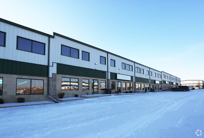 More Photos Of 15 Burnt Bluff St, Red Deer County Warehouse For Lease