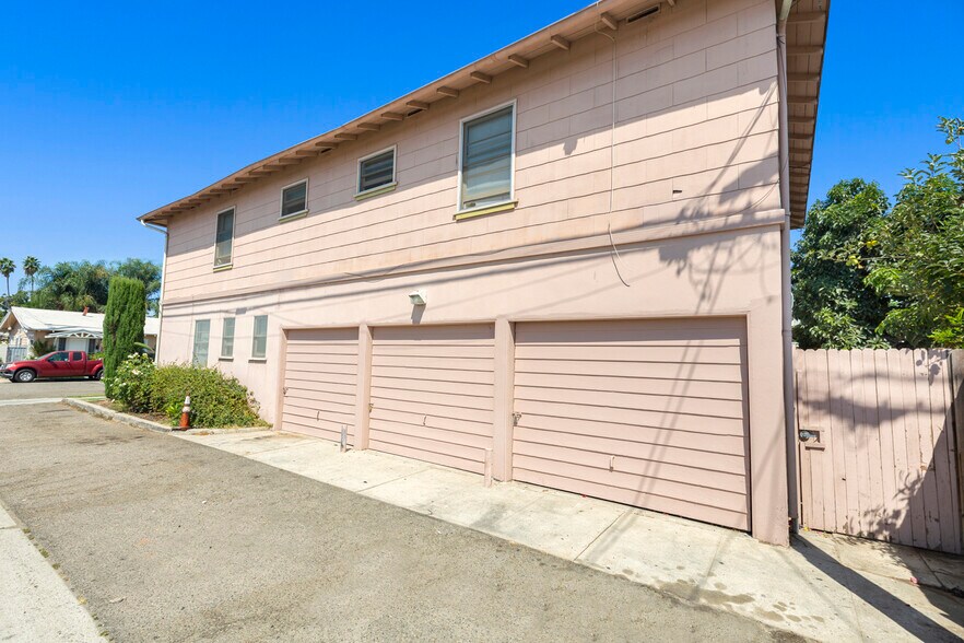 More Photos Of 302-304 E Wilhelmina St, Anaheim Apartments For Sale