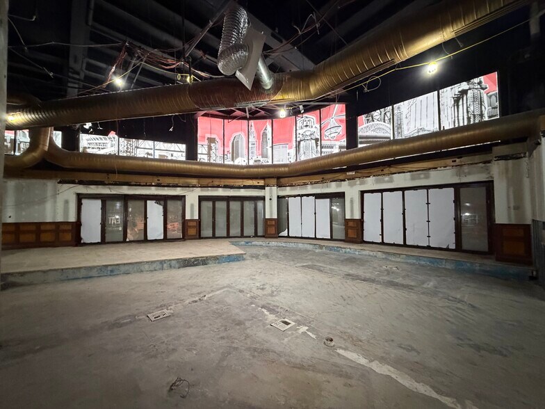 More Photos Of 21 Prospect Ave, Cleveland Parking Garage For Lease