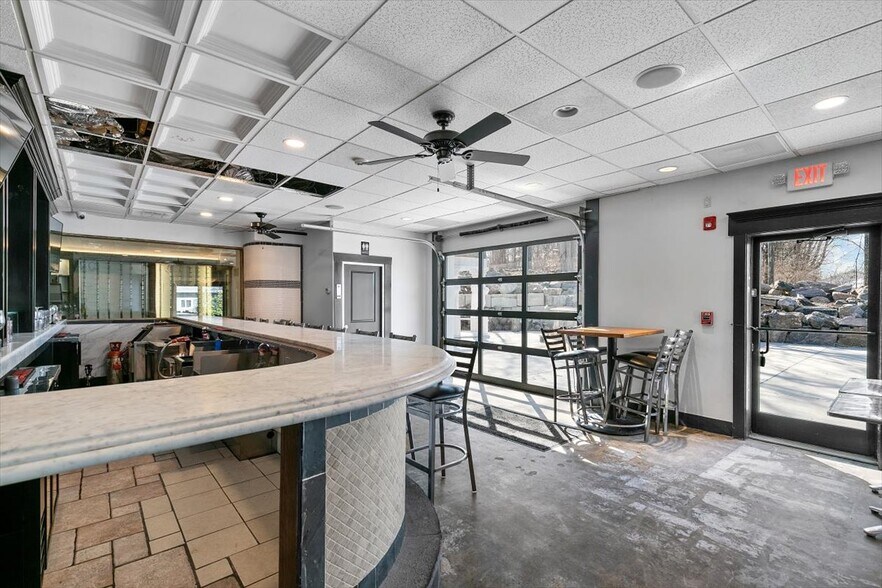 More Photos Of 439 Candlewood Lake Rd, Brookfield Freestanding For Lease