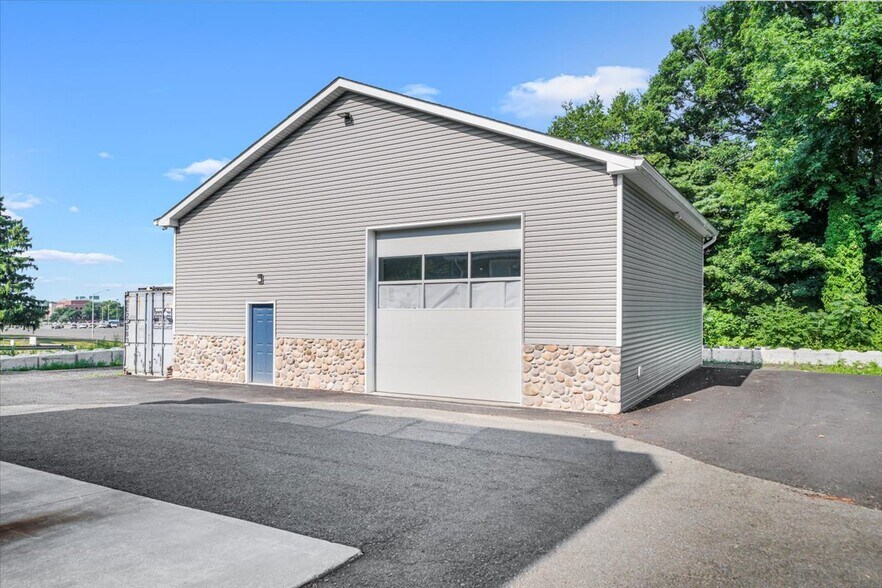 More Photos Of 363 S Middletown Rd, Nanuet Flex For Sale