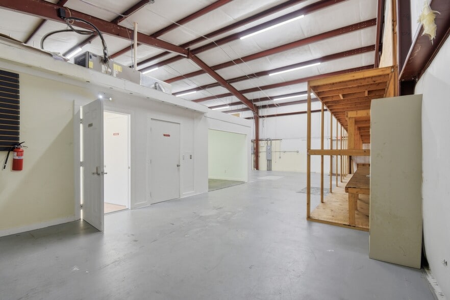 More Photos Of 200 Waler Way, Saint Augustine Warehouse For Lease