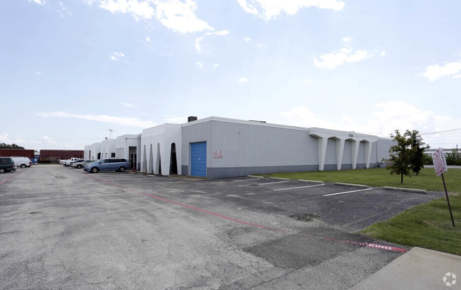 More Photos Of 2702 Industrial Ln, Garland Flex For Lease