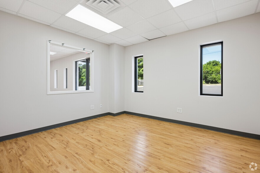 More Photos Of 114 S State St, Haw River Manufacturing For Sale