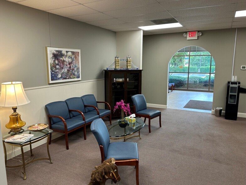 More Photos Of 127 Capista Dr, Shorewood Office For Sale