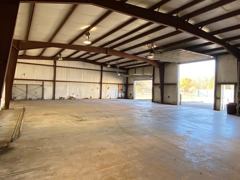 More Photos Of 7257 N Dort Hwy, Mount Morris Warehouse For Lease