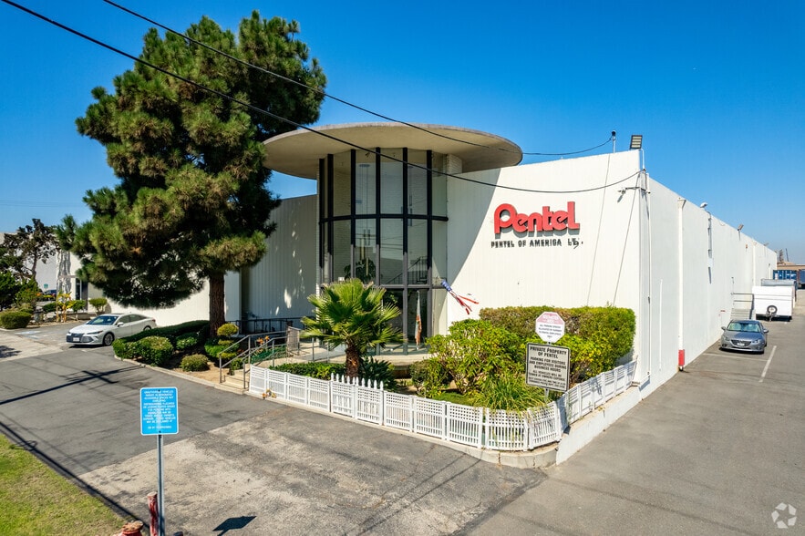 More Photos Of 2715-2725 Columbia St, Torrance Warehouse For Sale