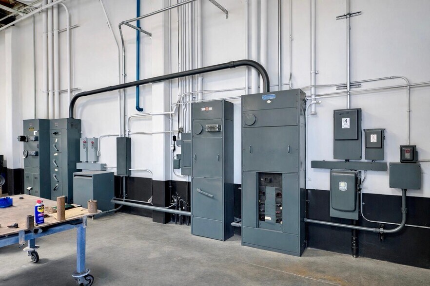 More Photos Of 1005 E Orangethorpe Ave, Anaheim Warehouse For Sale