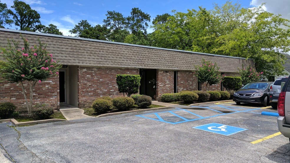 Primary Photo Of 2580 N 11th St, Beaumont Office For Lease