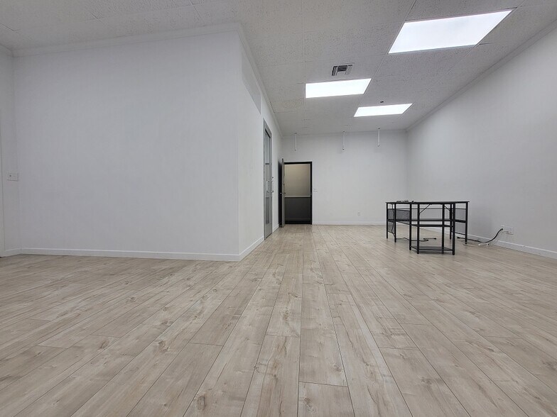 More Photos Of 4711 Oakwood Ave, Los Angeles Office For Lease