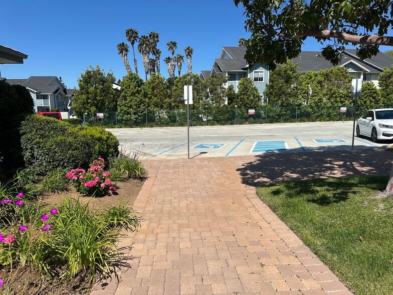 More Photos Of 407 Potter St, Fallbrook Medical For Lease