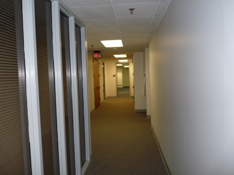 More Photos Of 5252 Cherokee Ave, Alexandria Schools For Lease