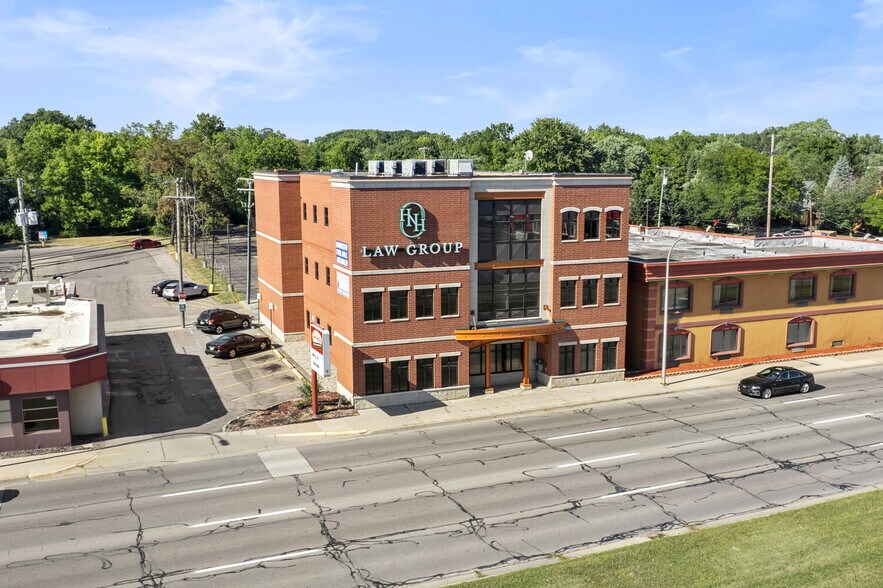 More Photos Of 23756 Michigan Ave, Dearborn Office For Lease