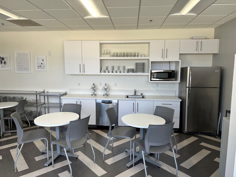 More Photos Of 6001 Shellmound St, Emeryville Office For Lease