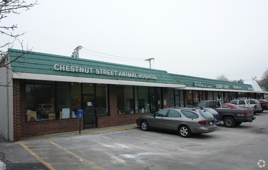 More Photos Of 324 Chestnut St, Needham Freestanding For Lease