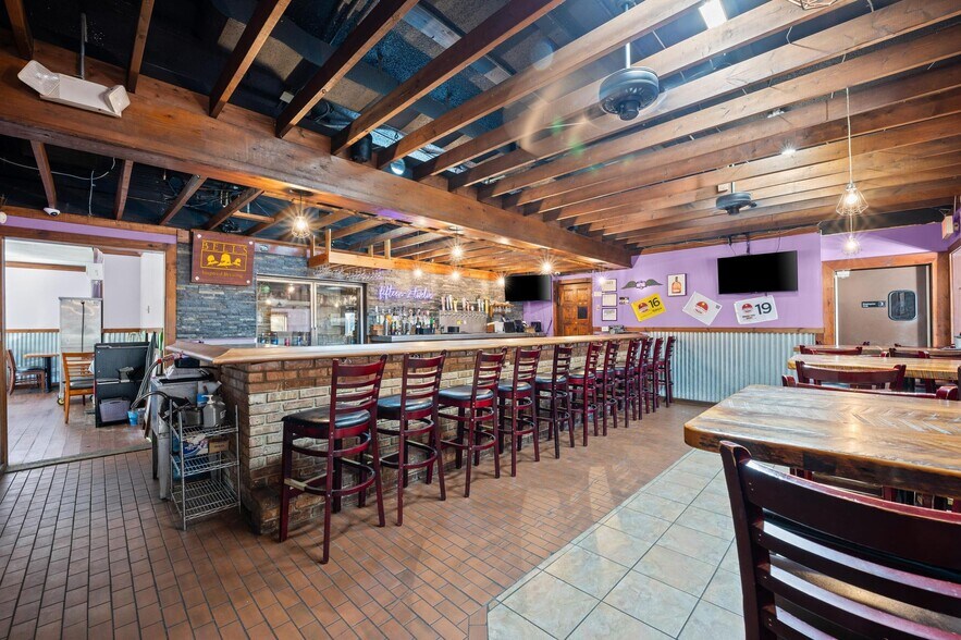 More Photos Of 15212 N Red Bud Trl, Buchanan General Retail For Sale