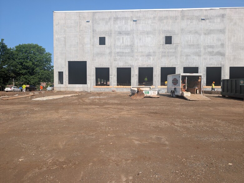 More Photos Of 249 Pomeroy Rd, Parsippany Distribution For Lease
