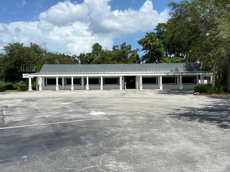 More Photos Of 6350 Bayshore Rd, North Fort Myers Freestanding For Lease