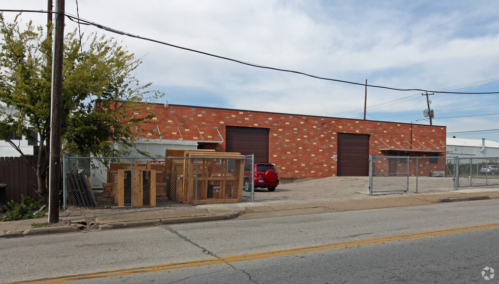 More Photos Of 1005 Sawyer St, Houston Health Club For Lease