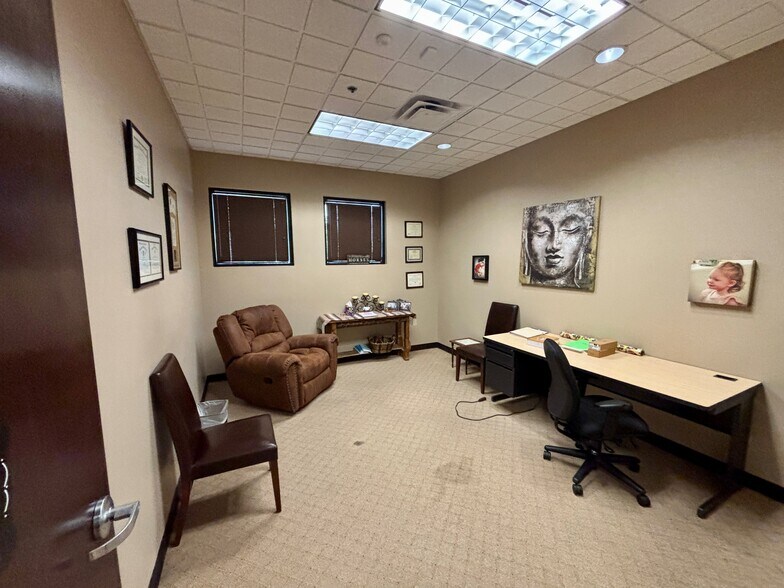 More Photos Of 34406 N 27th Dr, Phoenix Medical For Lease