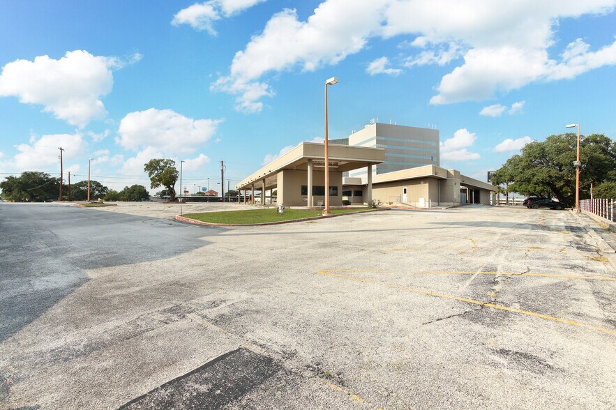 More Photos Of 5404 Wurzbach Rd, San Antonio Medical For Lease