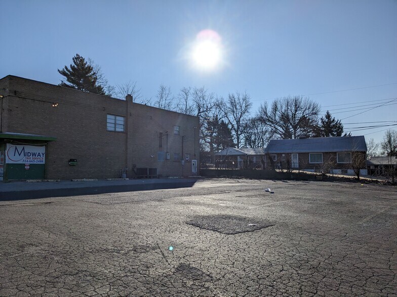 More Photos Of 1434-1436 Chambers Rd, Saint Louis Veterinarian Kennel For Sale