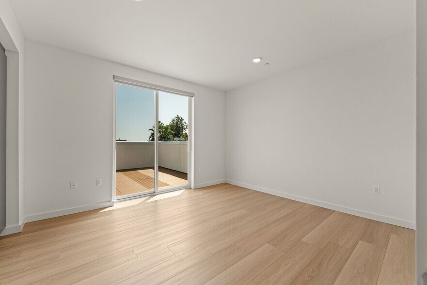 More Photos Of 1759 N Gower St, Los Angeles Apartments For Sale