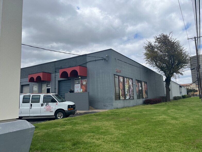 Primary Photo Of 2939 Irving Blvd, Dallas Unknown For Lease