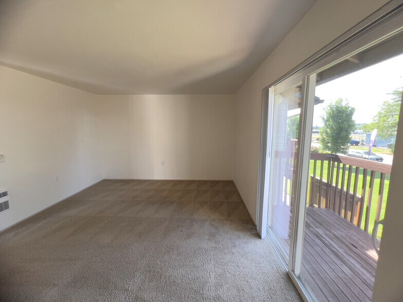 More Photos Of 937 SE Sheridan Rd, Sheridan Apartments For Sale