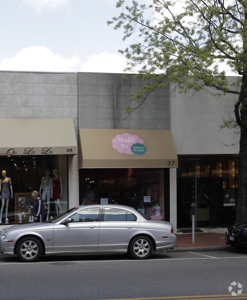 More Photos Of 35-41 Middle Neck Rd, Great Neck Storefront For Lease