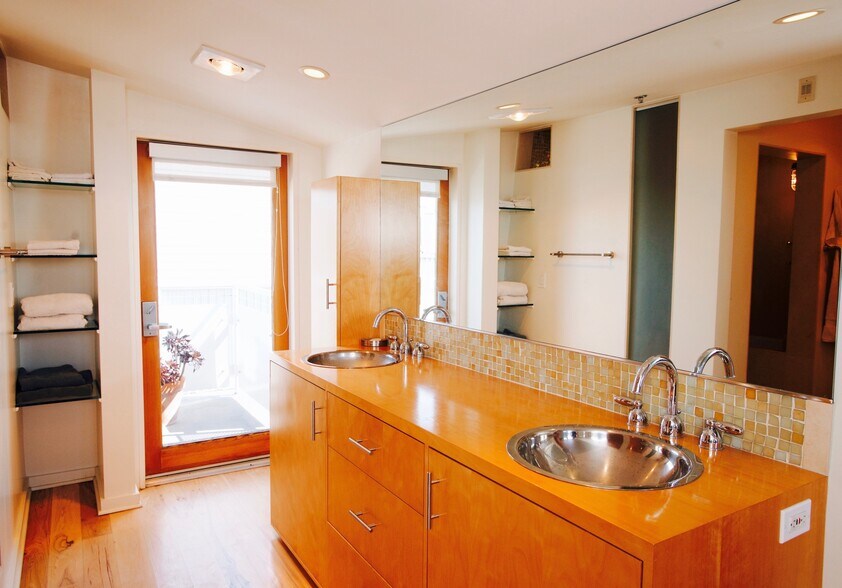 More Photos Of 615 Hampton Dr, Venice Apartments For Sale