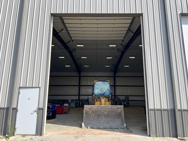 More Photos Of 1624 Blue Ridge Blvd, Kansas City Warehouse For Sale