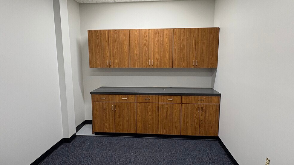 More Photos Of 1720 Fortune Ct, Lexington Light Distribution For Lease