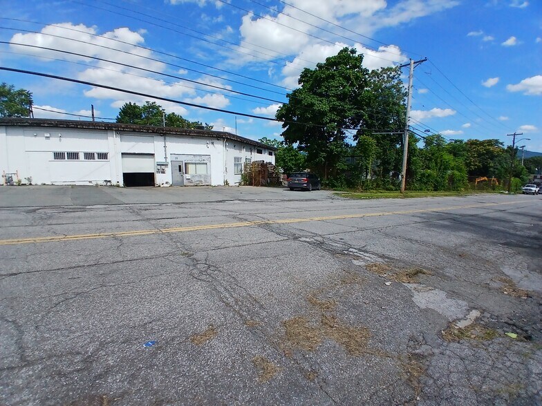 More Photos Of 20 Deyo Pl, Newburgh Warehouse For Sale