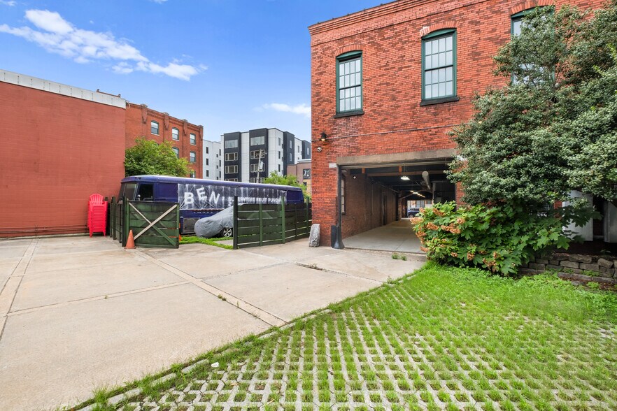 More Photos Of 1431 N Cadwallader St, Philadelphia Showroom For Lease