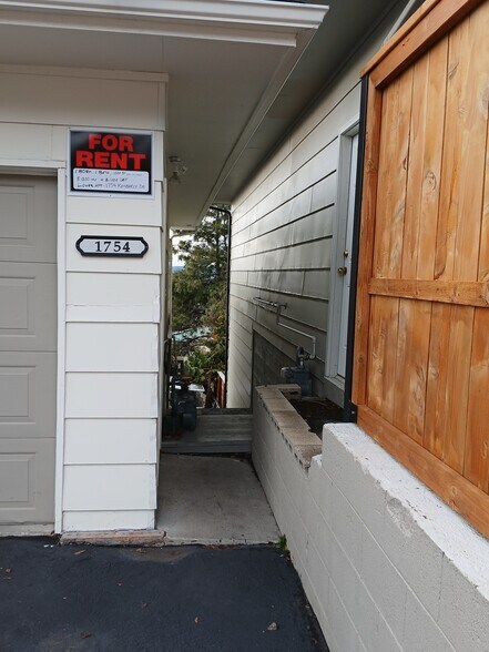 More Photos Of 1754 Kimberly Dr, Klamath Falls Multifamily For Sale