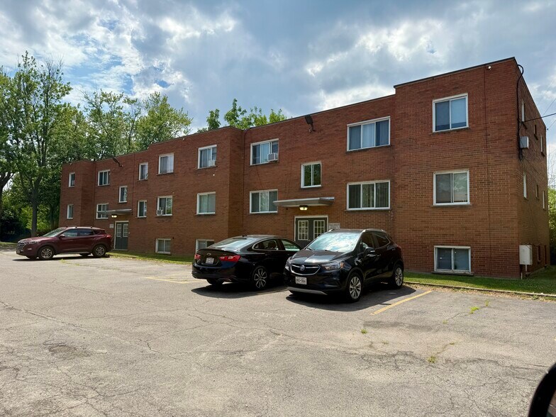 More Photos Of 4822 Hyde Park Blvd, Niagara Falls Apartments For Sale
