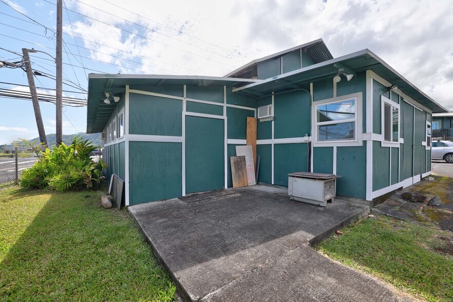 More Photos Of 45-428 Kamehameha Hwy, Kāneohe Light Distribution For Sale