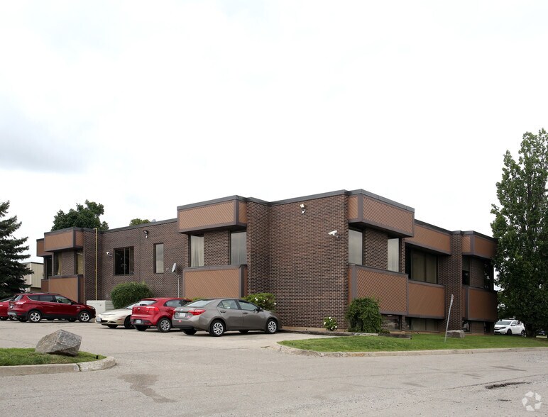 More Photos Of 2445 Eagle St N, Cambridge Office For Lease