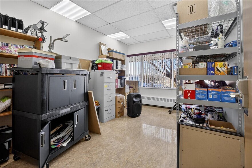 More Photos Of 11831 123 St NW, Edmonton Office For Sale
