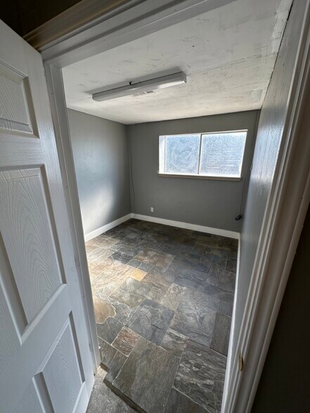 More Photos Of 5021 Gordon Smith Dr, Rowlett Warehouse For Lease