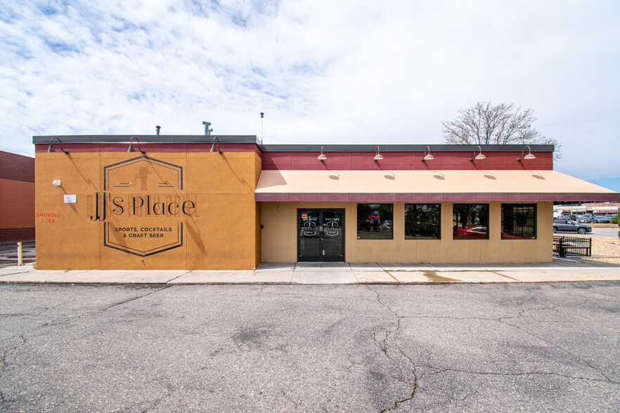 Primary Photo Of 2340 S Chambers Rd, Aurora Restaurant For Sale