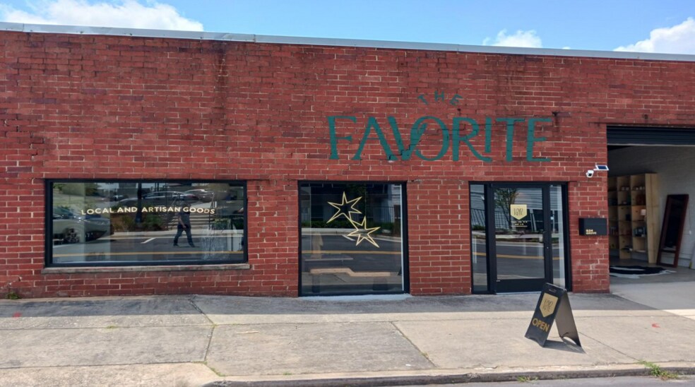 More Photos Of 624 Grove St, Gainesville Showroom For Sale